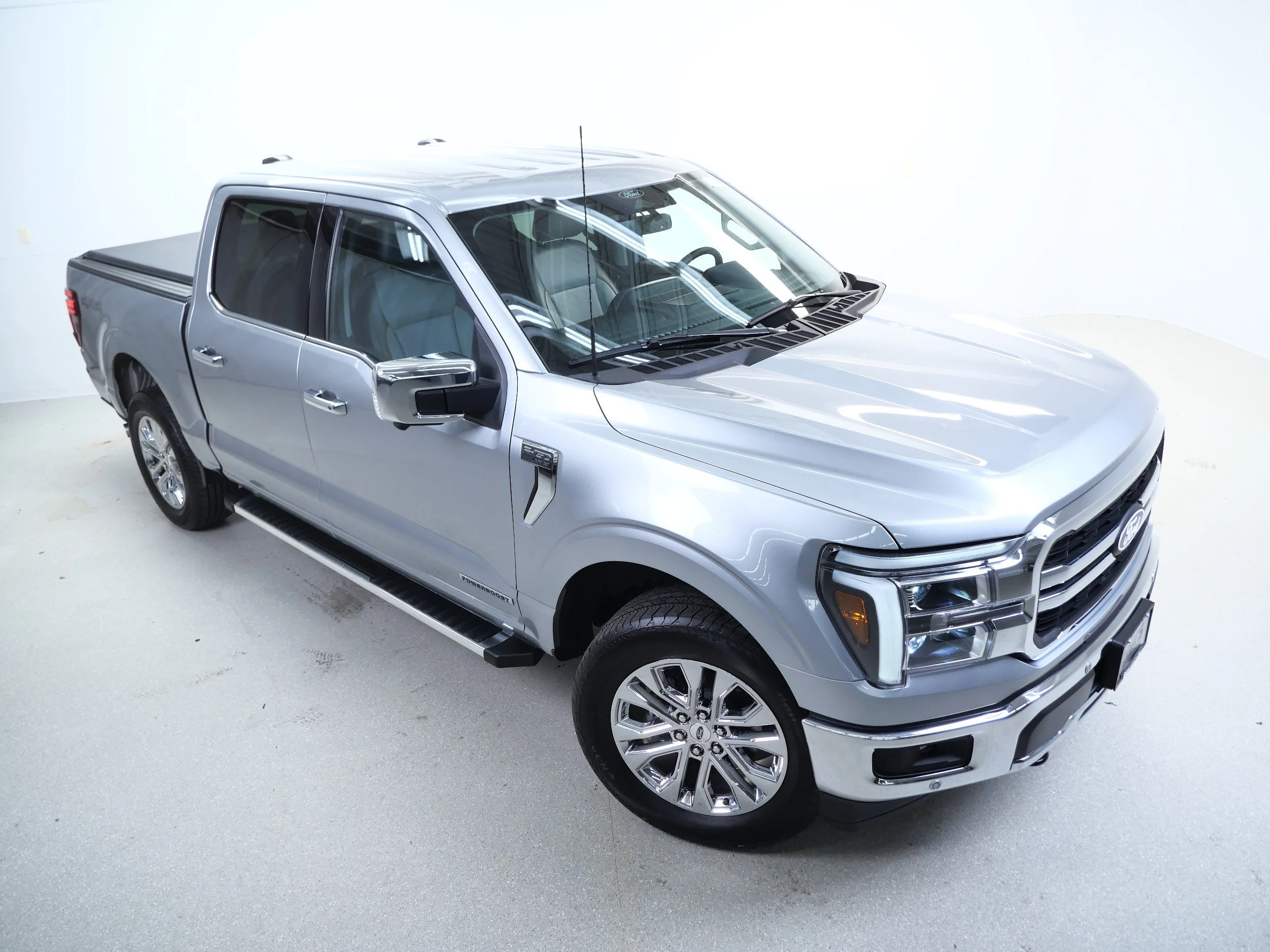 Used 2025 Iconic Silver Metallic Ford LARIAT 4WD SuperCrew 5.5