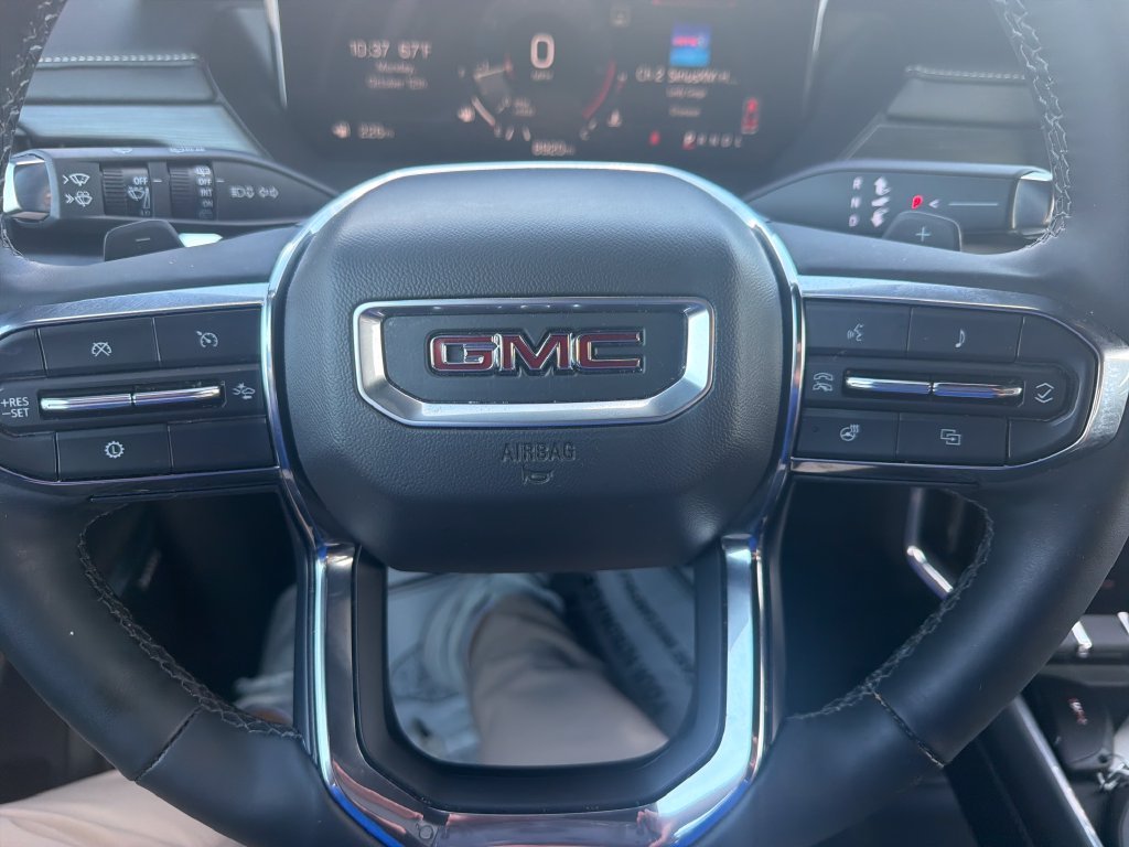 Used 2024 White GMC Elevation image 17