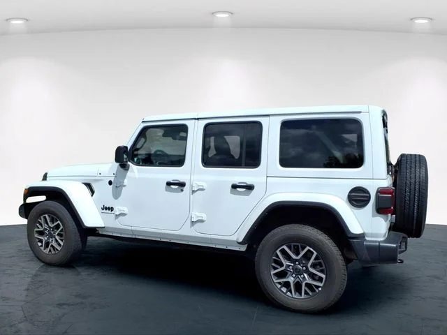 Used 2025 White Jeep Sahara image 8