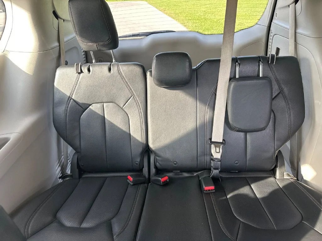 Used 2019 Gray Chrysler Touring L image 14