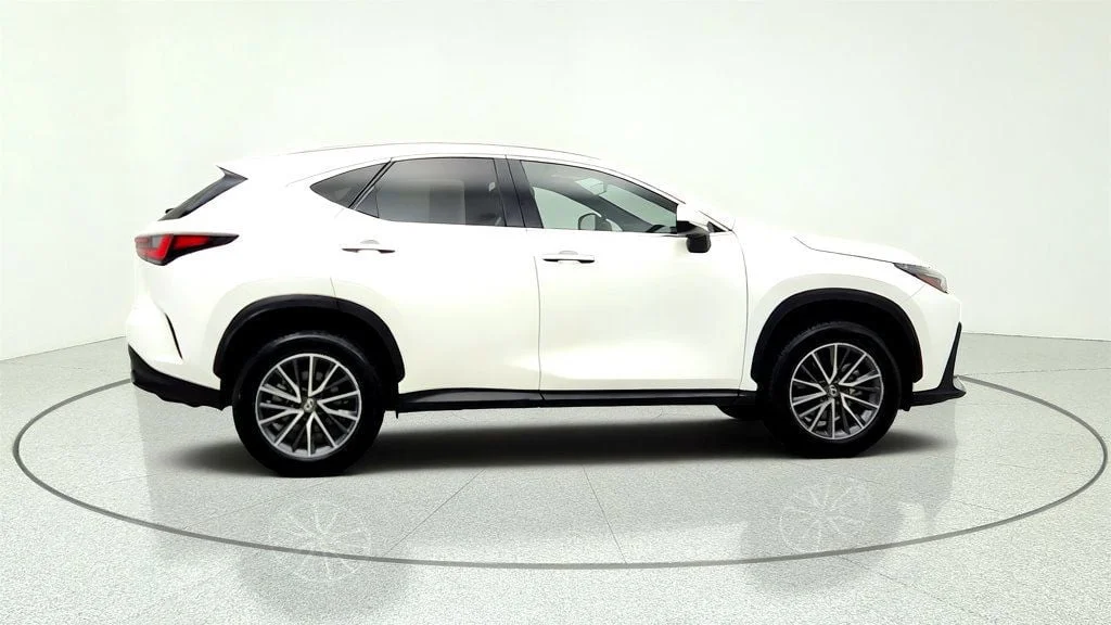 Used 2024 Eminent White Pearl Lexus NX 350 AWD w/ Power Moonroof & Heated Steering Wheel image 4
