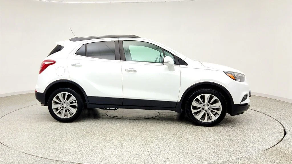 Used 2019 Summit White Buick FWD 4dr Preferred image 4