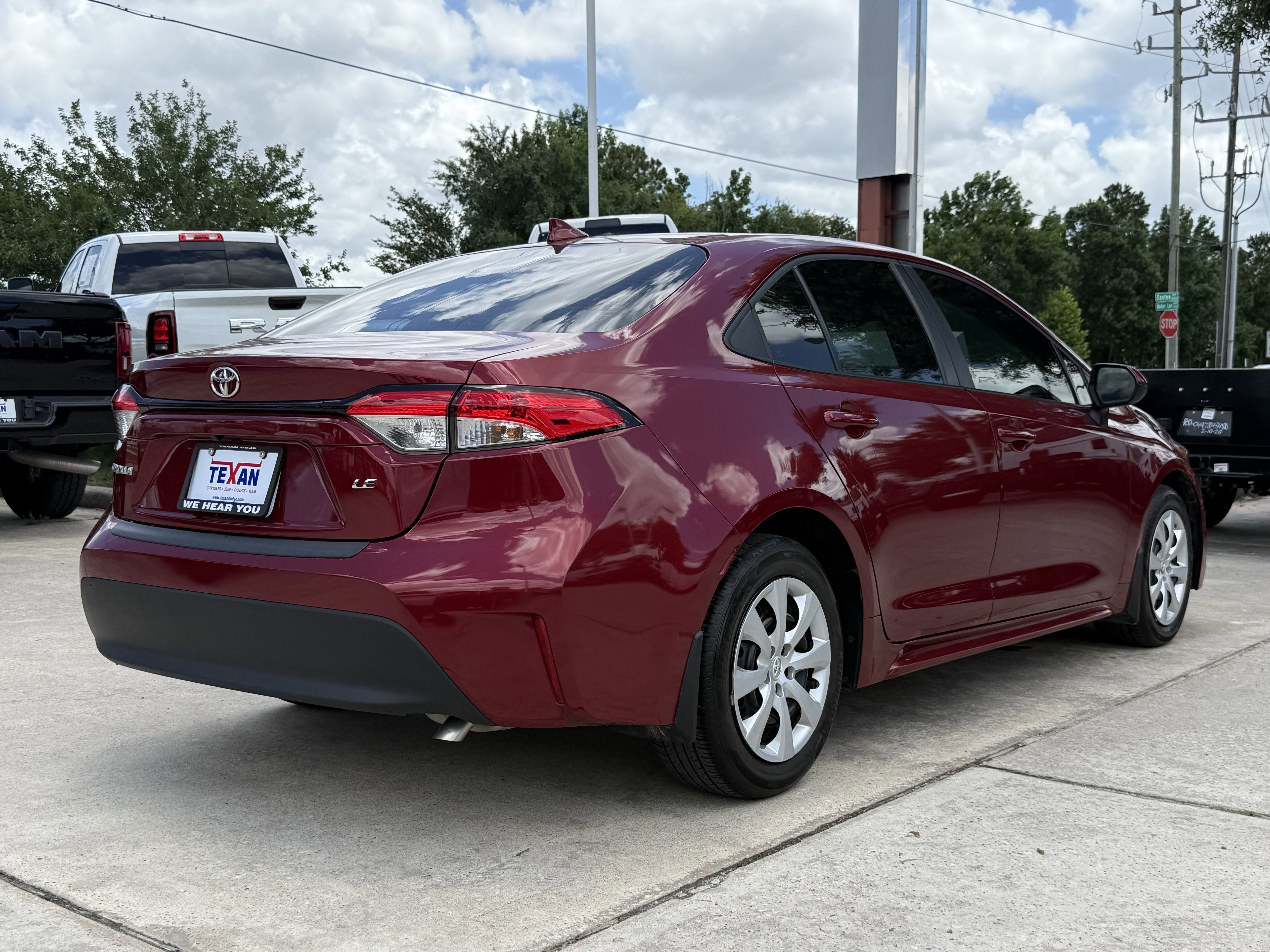 Used 2025 Pearl Toyota LE image 4