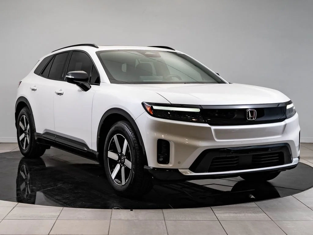 Used 2025 Snowfall Pearl Honda Touring image 12