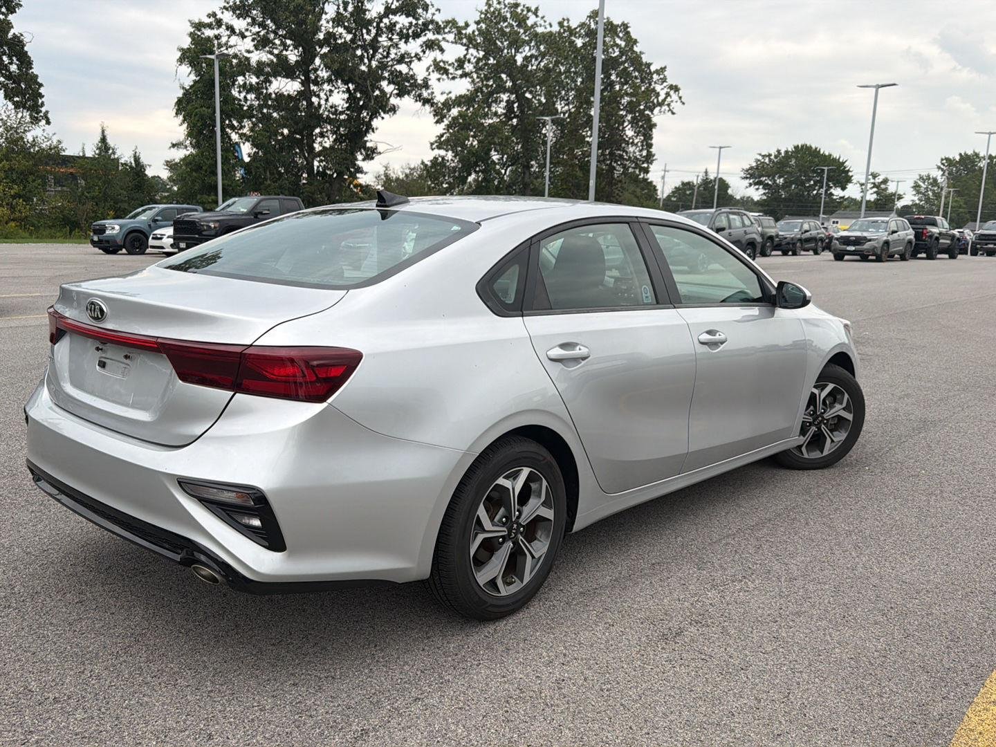 Used 2020 Silky Silver Kia  image 3