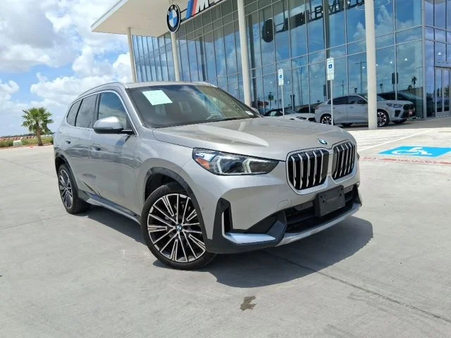 Used 2025 Silver BMW xDrive28i image 1