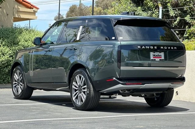 New 2026 Belgravia Green Land Rover SE image 3