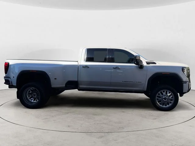 Used 2024 White GMC Denali Ultimate image 6