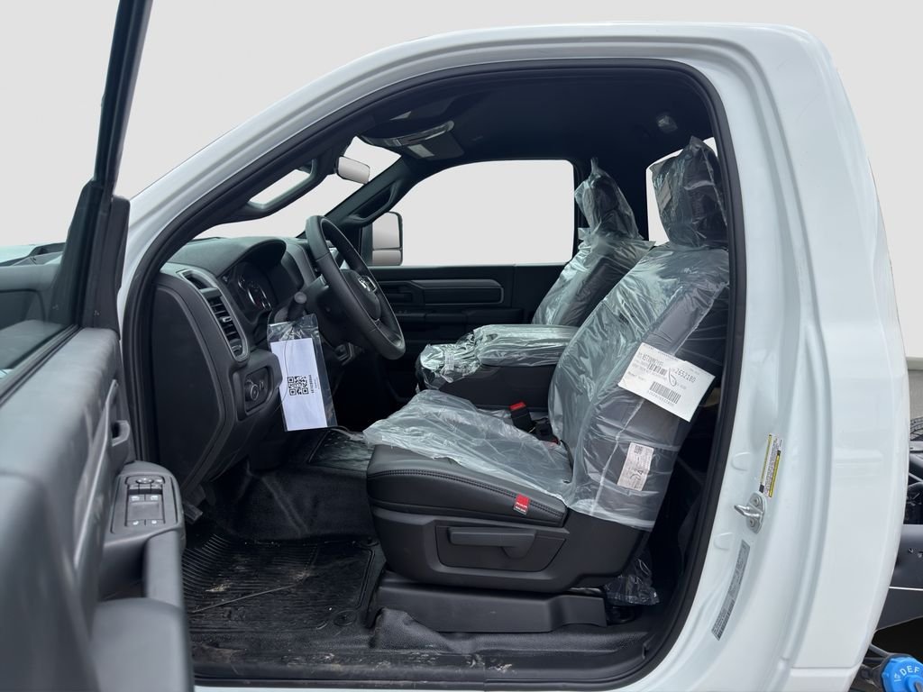 New 2026 Bright White Clearcoat RAM Tradesman image 23