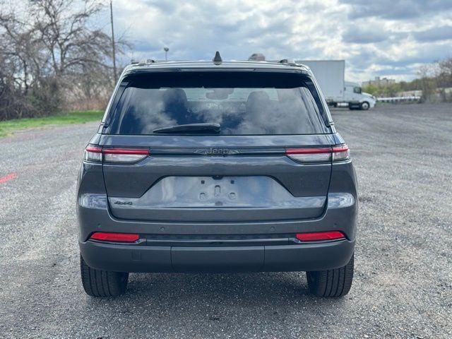 Used 2023 Gray Jeep Altitude X image 4