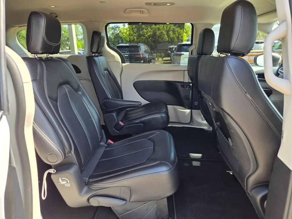 Used 2023 White Chrysler Touring L image 18
