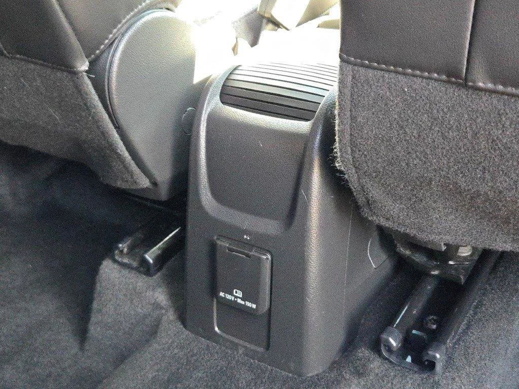 Used 2022 Summit White Buick Preferred image 9