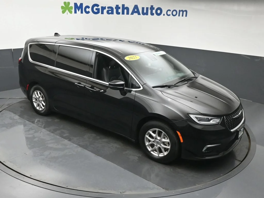 Used 2025 Black Chrysler Select image 3