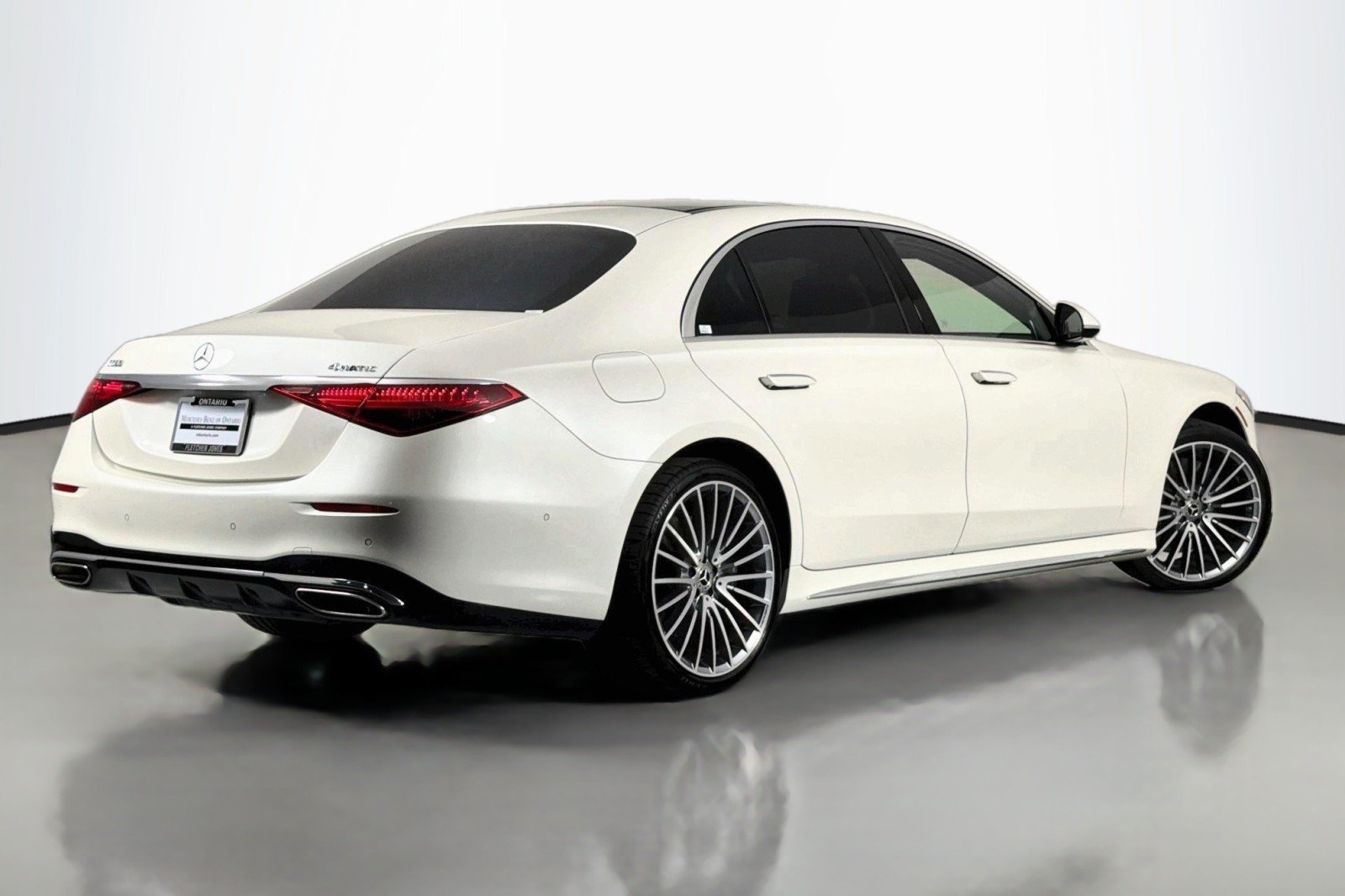 Certified Used 2023 MANUFAKTUR Diamond White Mercedes-Benz S 580 image 12