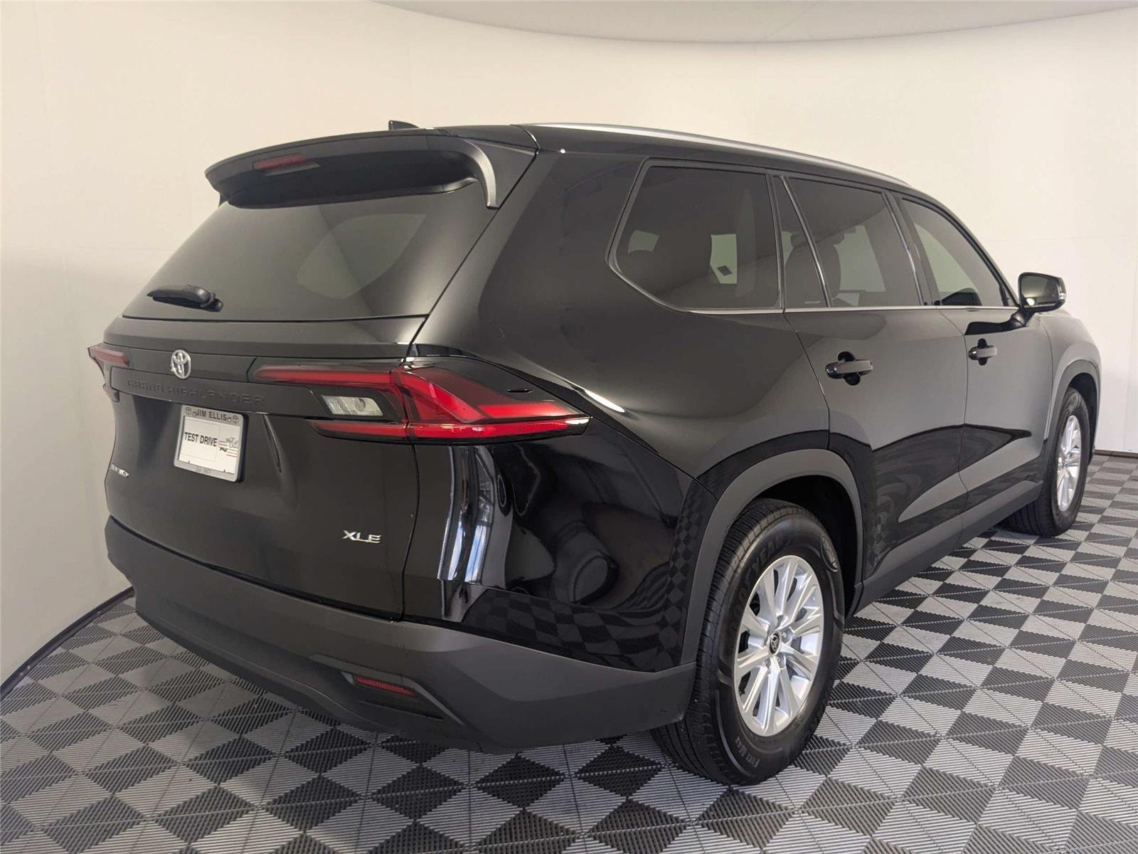 Used 2025 Midnight Black Metallic Toyota XLE image 6