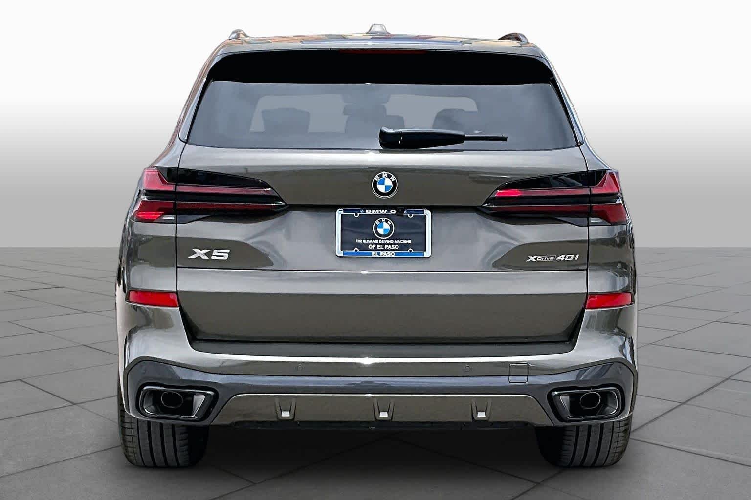 New 2026 Manhattan Green Metallic BMW xDrive40i image 4