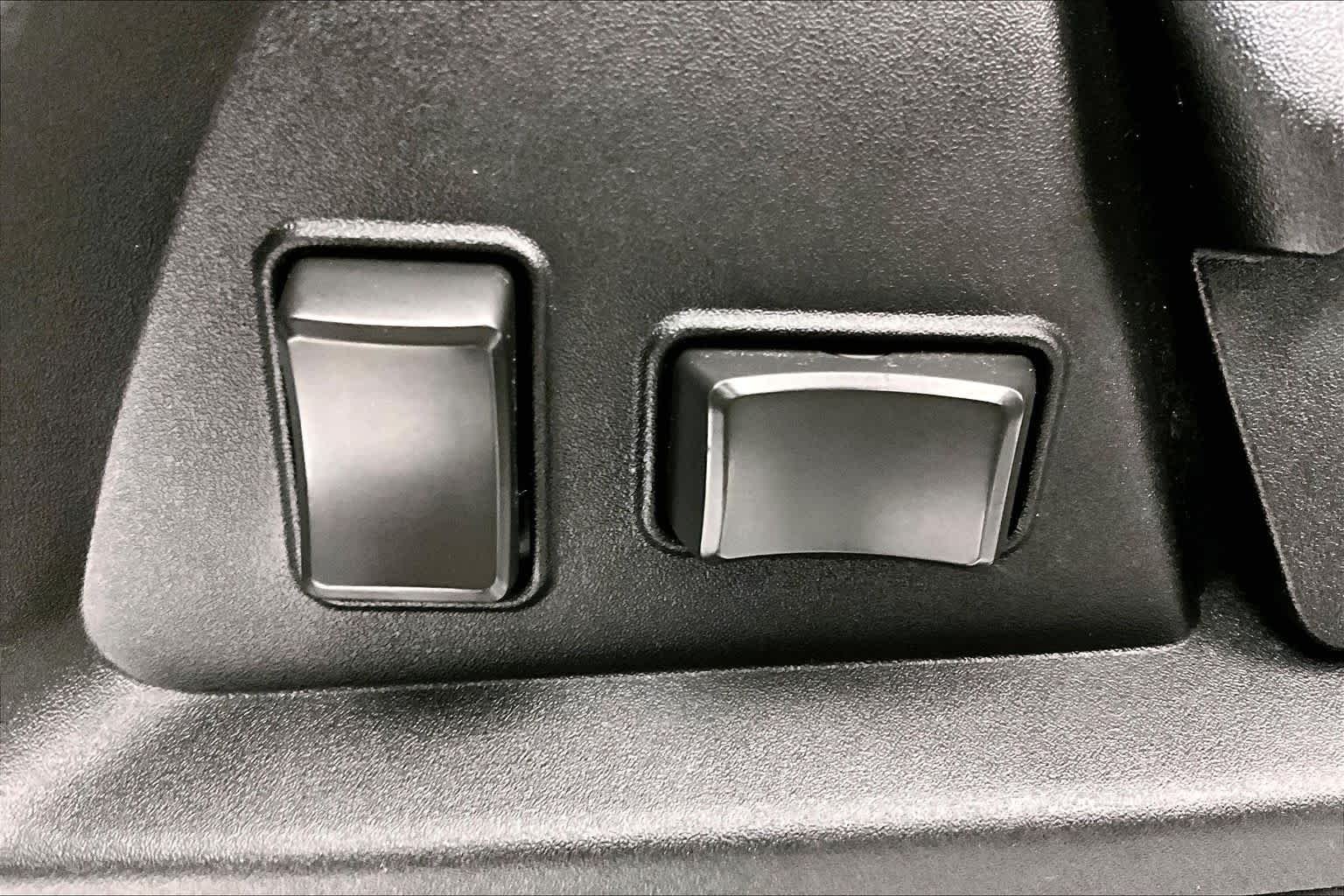 Used 2016 Quicksilver Metallic GMC SLE image 31