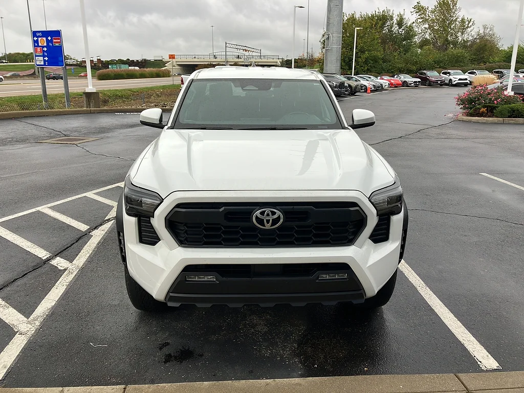 2024 Toyota Tacoma 4WD TRD Off-Road, photo 2 of 6