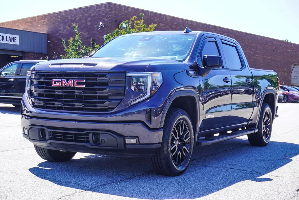 Used 2023 Silver GMC Elevation image 4