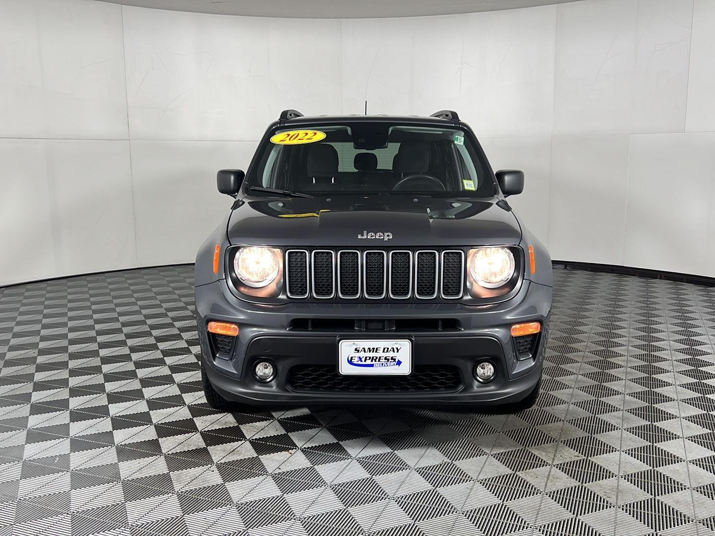 Used 2022 Graphite Gray Jeep Latitude image 3