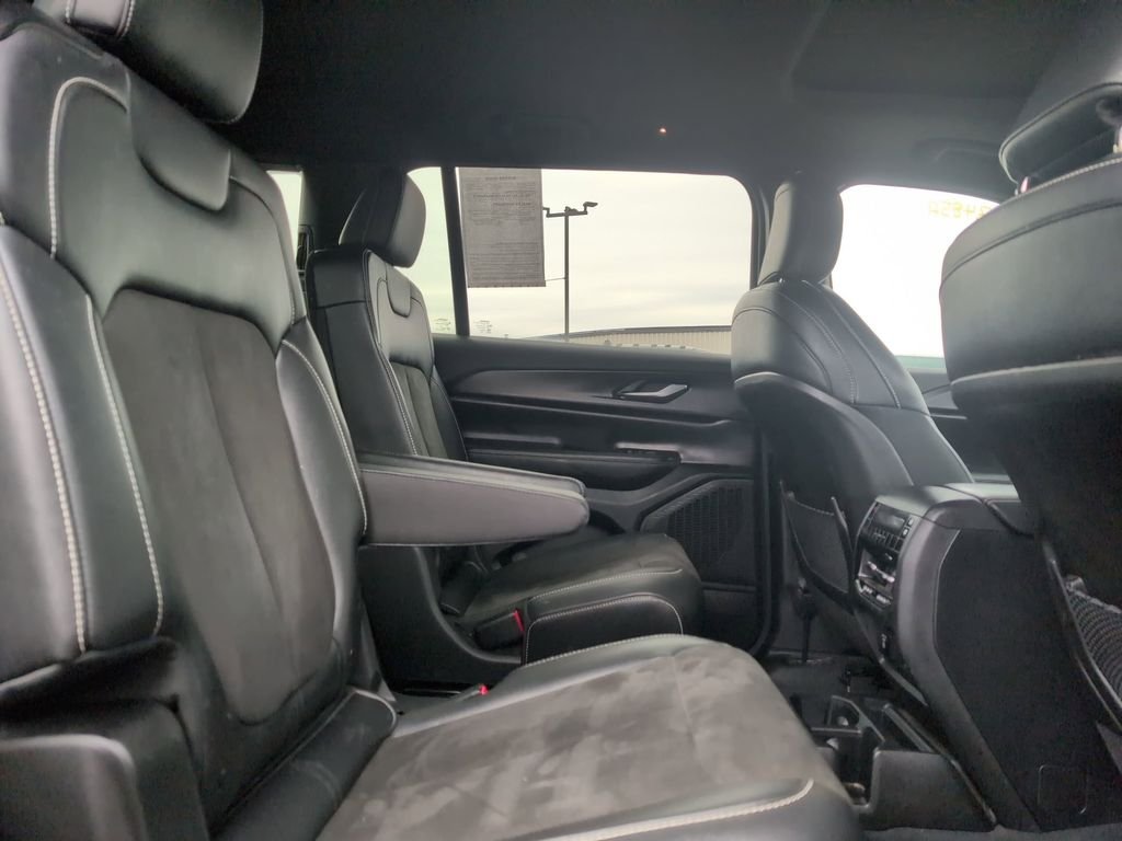 Used 2023 Black Jeep Altitude image 28