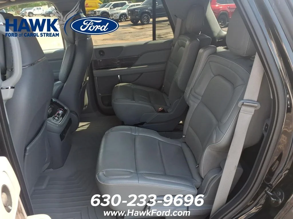 Used 2019 Black Metallic Lincoln Reserve image 30