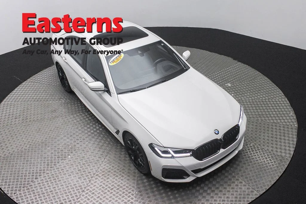 Used 2023 White BMW 530i image 3