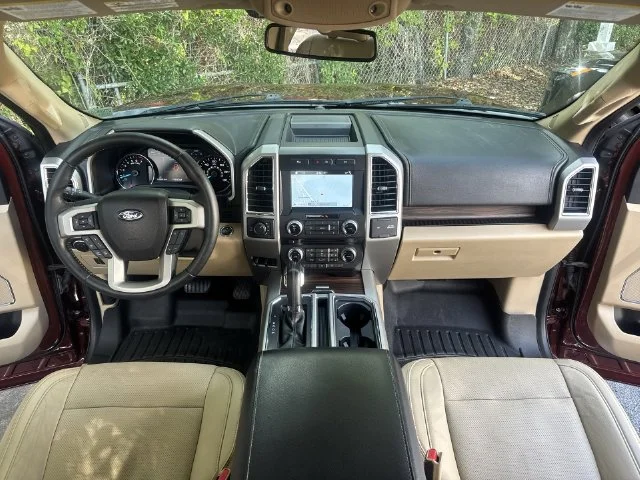 Used 2017  Ford Lariat image 9