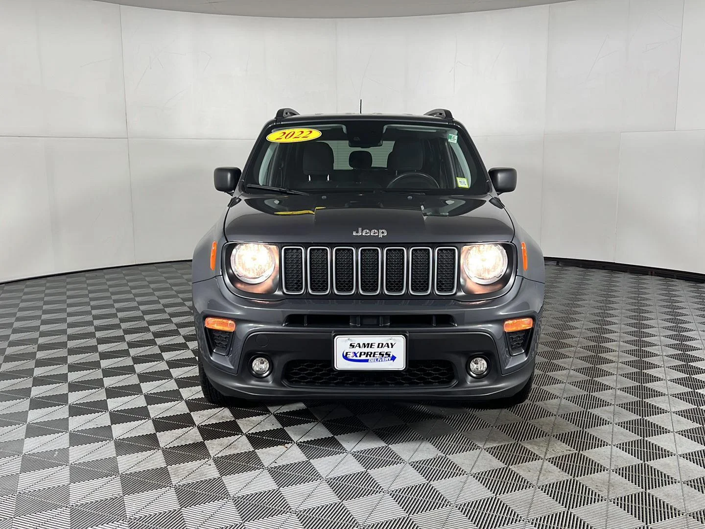 Used 2022 Graphite Gray Jeep Latitude image 3