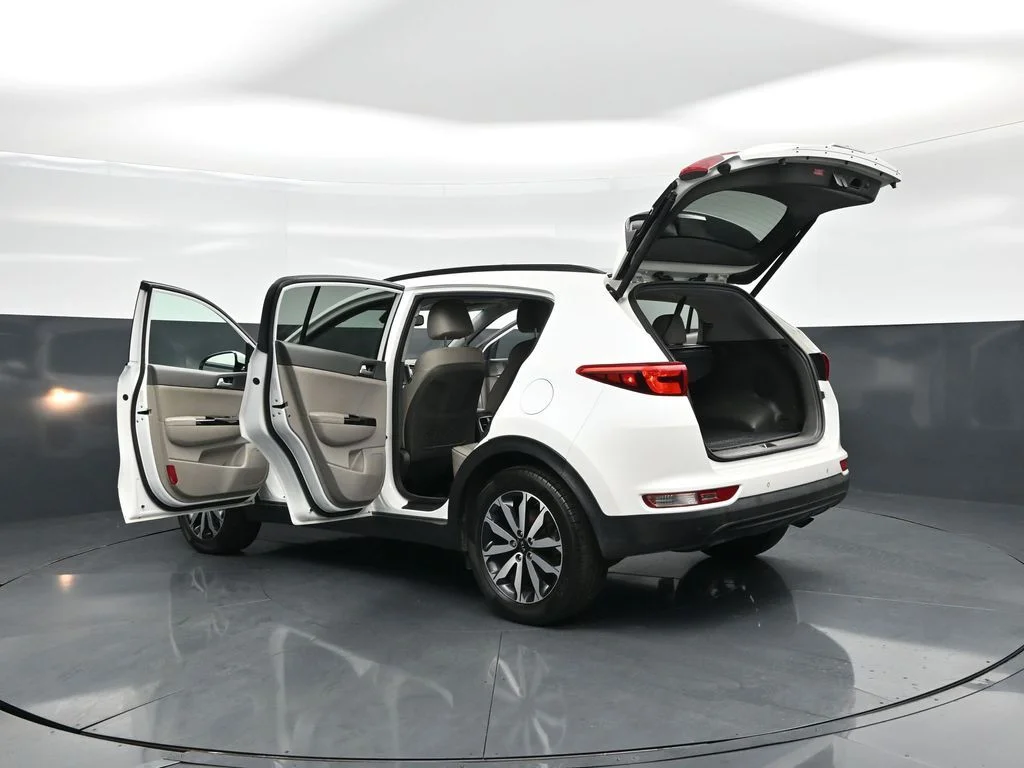 Used 2018 White Kia EX image 35