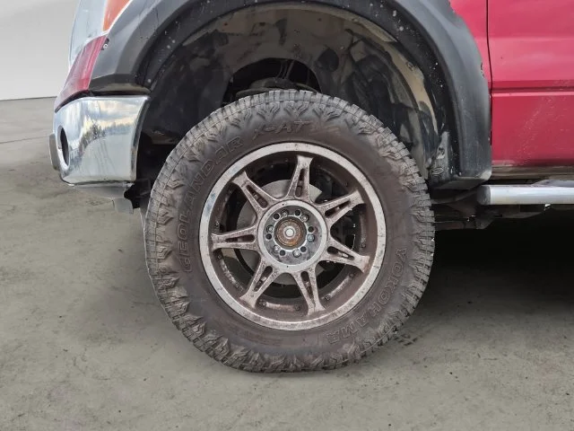 Used 2013 Red Ford XLT image 9