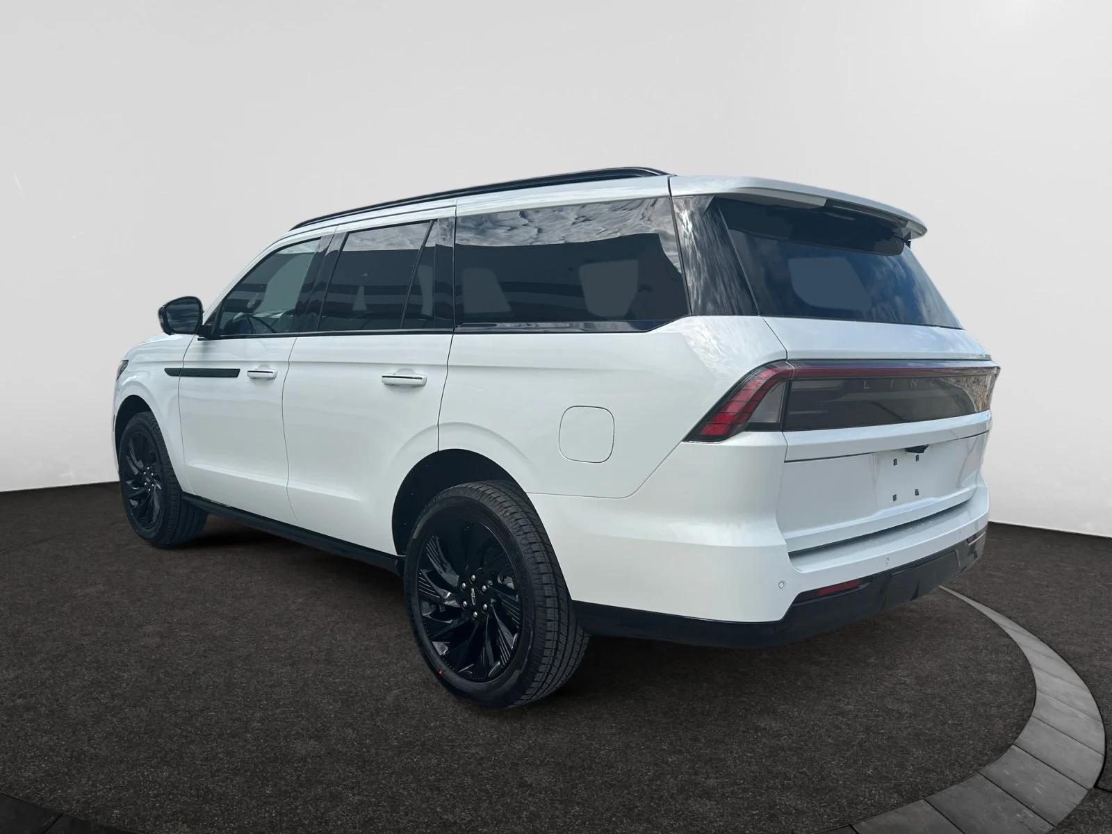 New 2027 Pristine White Metallic Tri-Coat Lincoln Reserve image 3