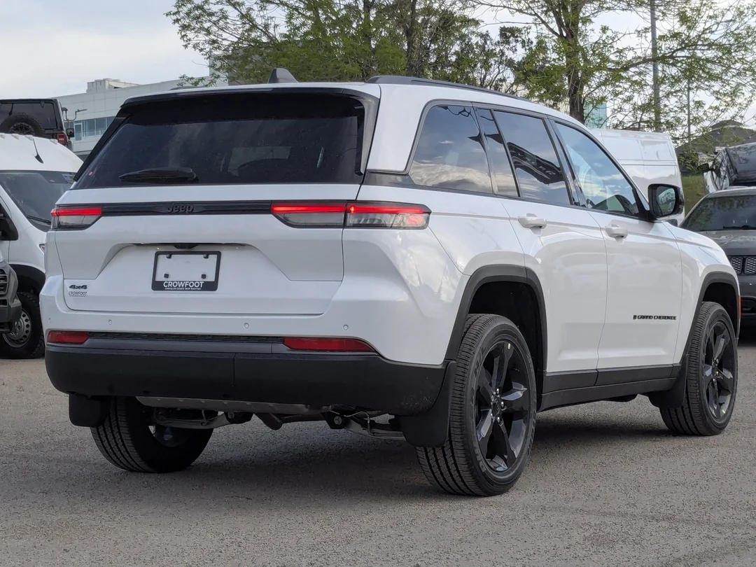 New 2026 White Jeep Altitude - - 4x4 - 20 Gloss Black Wheels - 2.0L Turbo - Remote Start & More! image 8