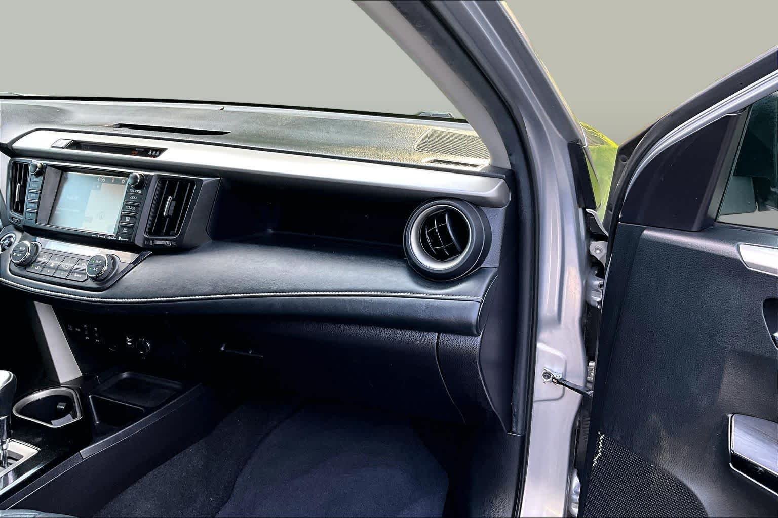 Used 2018 Silver Sky Metallic Toyota Limited image 18