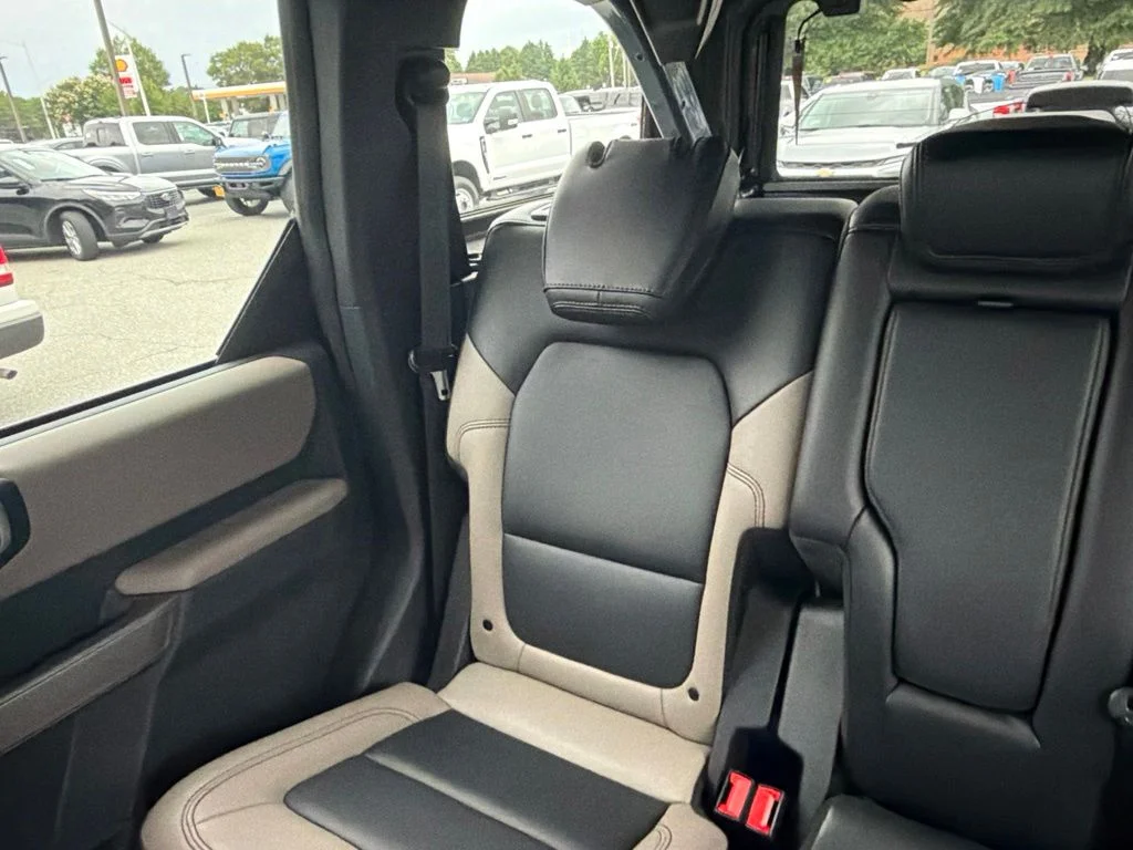 Used 2023 Gray Ford Wildtrak image 13