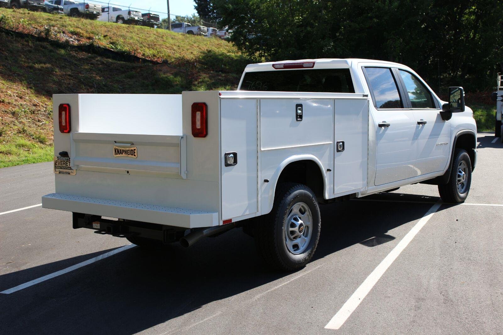 New 2026 Summit White Chevrolet WT image 7