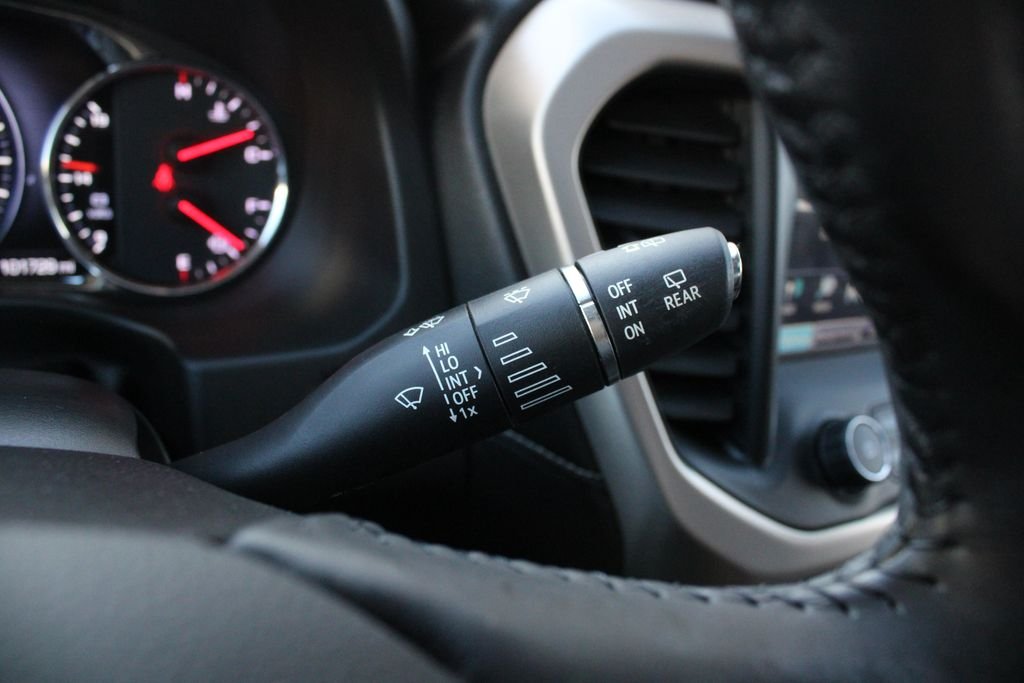 Used 2019 Silver GMC Denali image 16