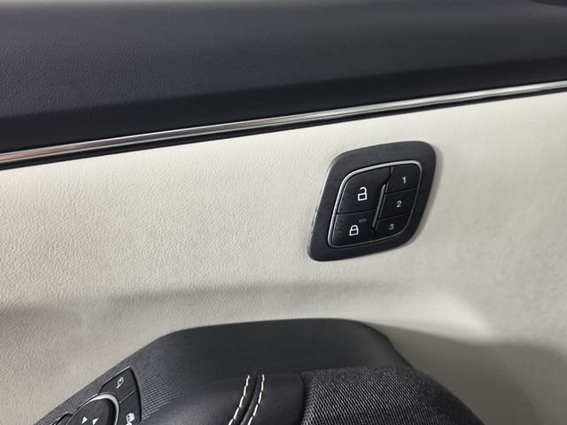 Used 2025 White Metallic Ford Premium image 21