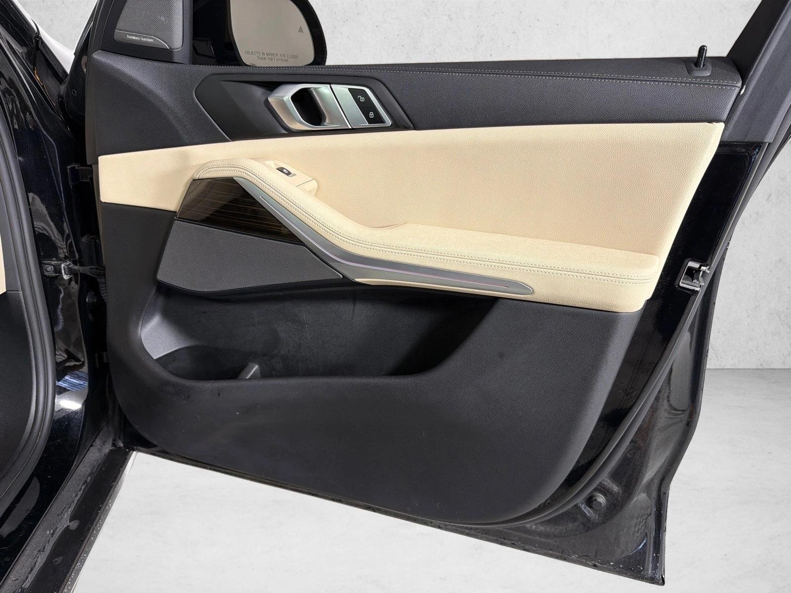 Used 2021 Jet Black BMW sDrive40i image 16