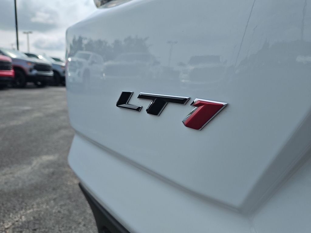 Used 2022 White Chevrolet LT1 image 26