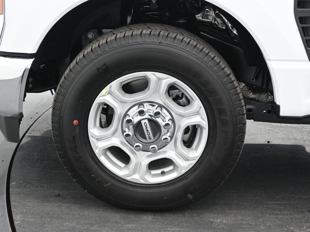 New 2026 Oxford White Ford XLT image 21