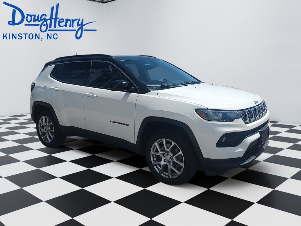 Used 2023 White Jeep Latitude Lux image 7