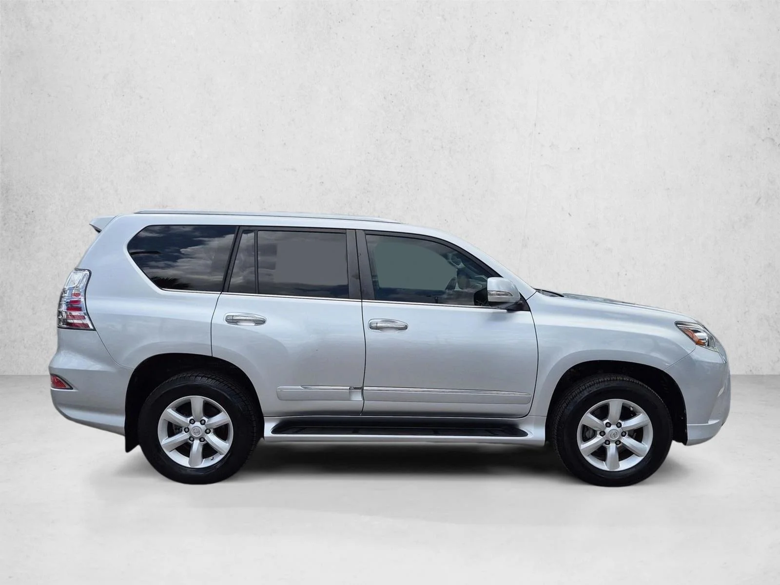 Used 2018 Silver Lining Metallic Lexus GX 460 image 4