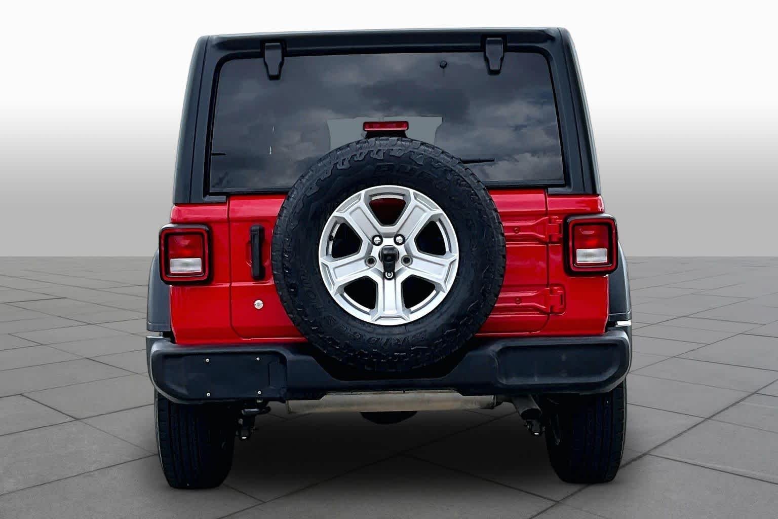 Used 2018 Firecracker Red Clearcoat Jeep Sport S image 5