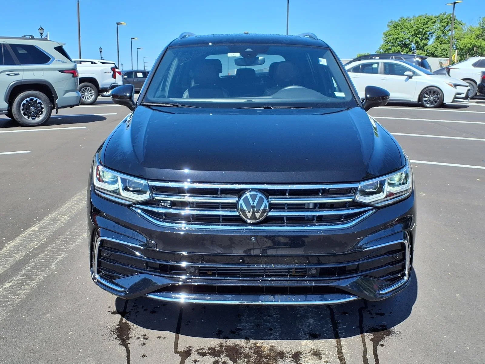 Used 2024  Volkswagen SEL R-Line image 33