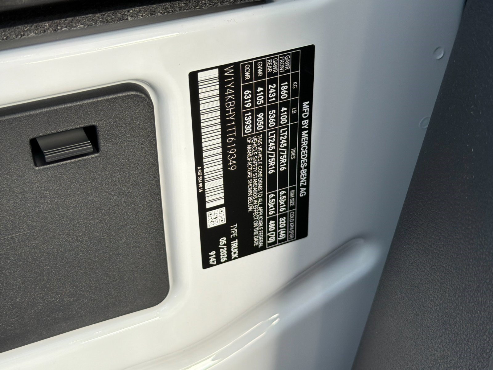 New 2026 Arctic White Mercedes-Benz 2500 High Roof SO Diesel 144 WB image 27