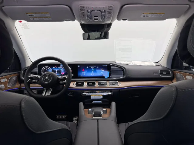 New 2026 MANUFAKTUR Moonlight White Metallic Mercedes-Benz GLS 450 image 7