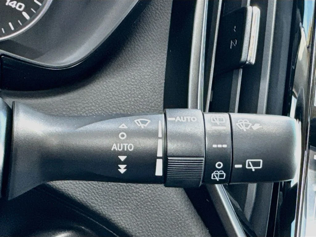 New 2027 Silver Subaru Onyx Edition Touring image 14