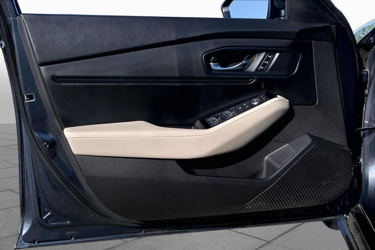 Used 2025 Meteorite Gray Metallic Honda Touring image 21