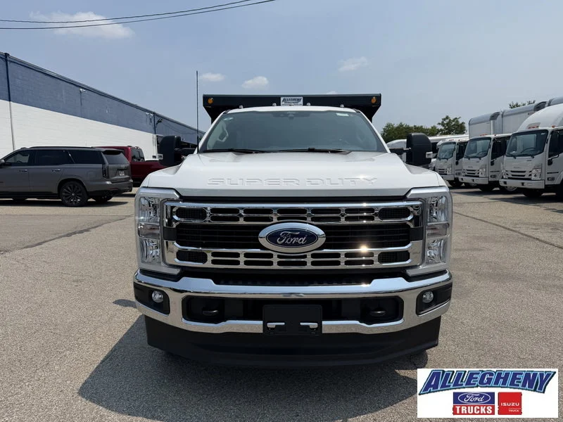 New 2025 Oxford White Ford XL image 3